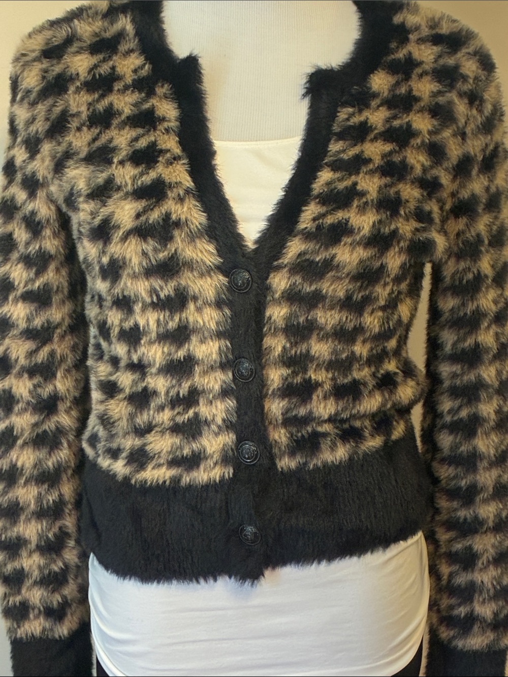 Leopard-Pattern Fuzzy Button Cardigan Sweater - Black & Tan Houndstooth